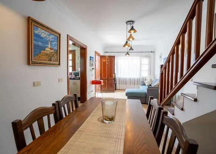 Casa de Férias Beautiful In Lanzarote 5 Mins From Marina *